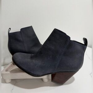 Cole Haan Size 6B Dark Blue Ankle Booties